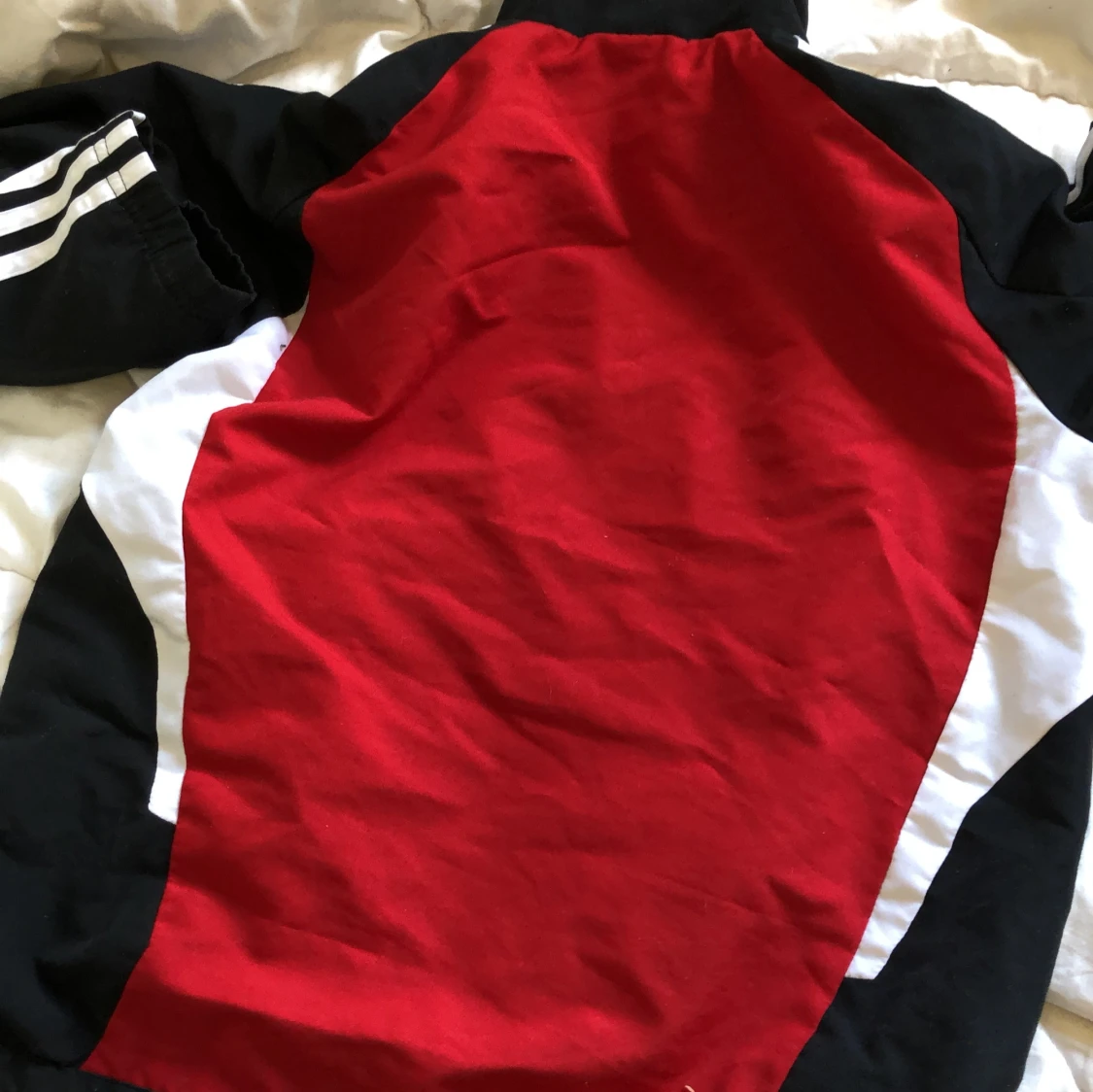 Adidas röd och svart vindjacka - 3