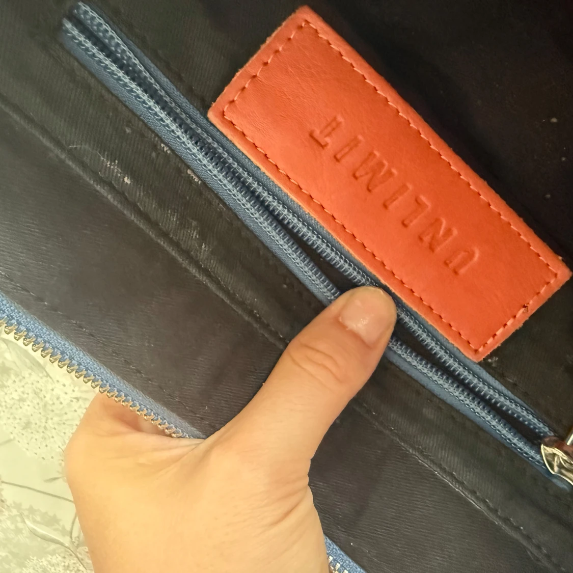 Blå axelväska i skinn med ormmönster - 4