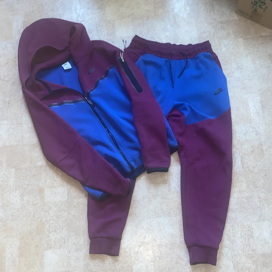 Nike mjukisbyxor vinröd/blå XS