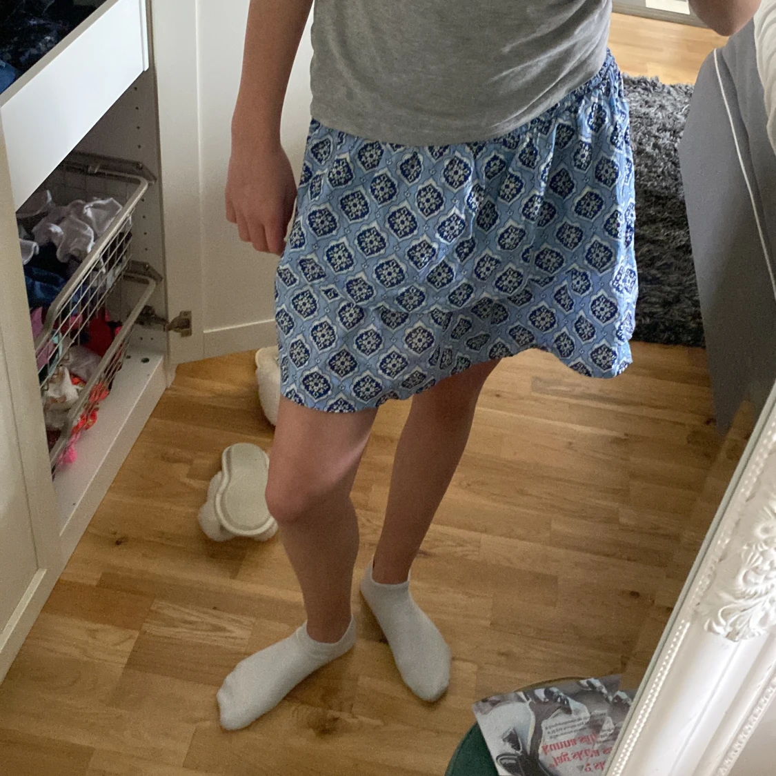 Blå mönstrad kortkjol med resår - 3