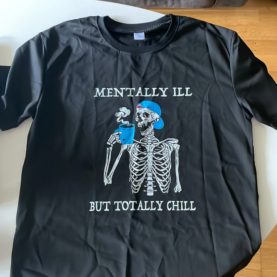 Svart t-shirt med skelett-tryck