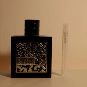 Qaed al fursan 5ml sample - 5ml sample av Lattafa Qaed Al Fursan säljes. Läs Plickbeskrivning. Säljer många sampels i olika storlekar, bara att gå in på min sida.