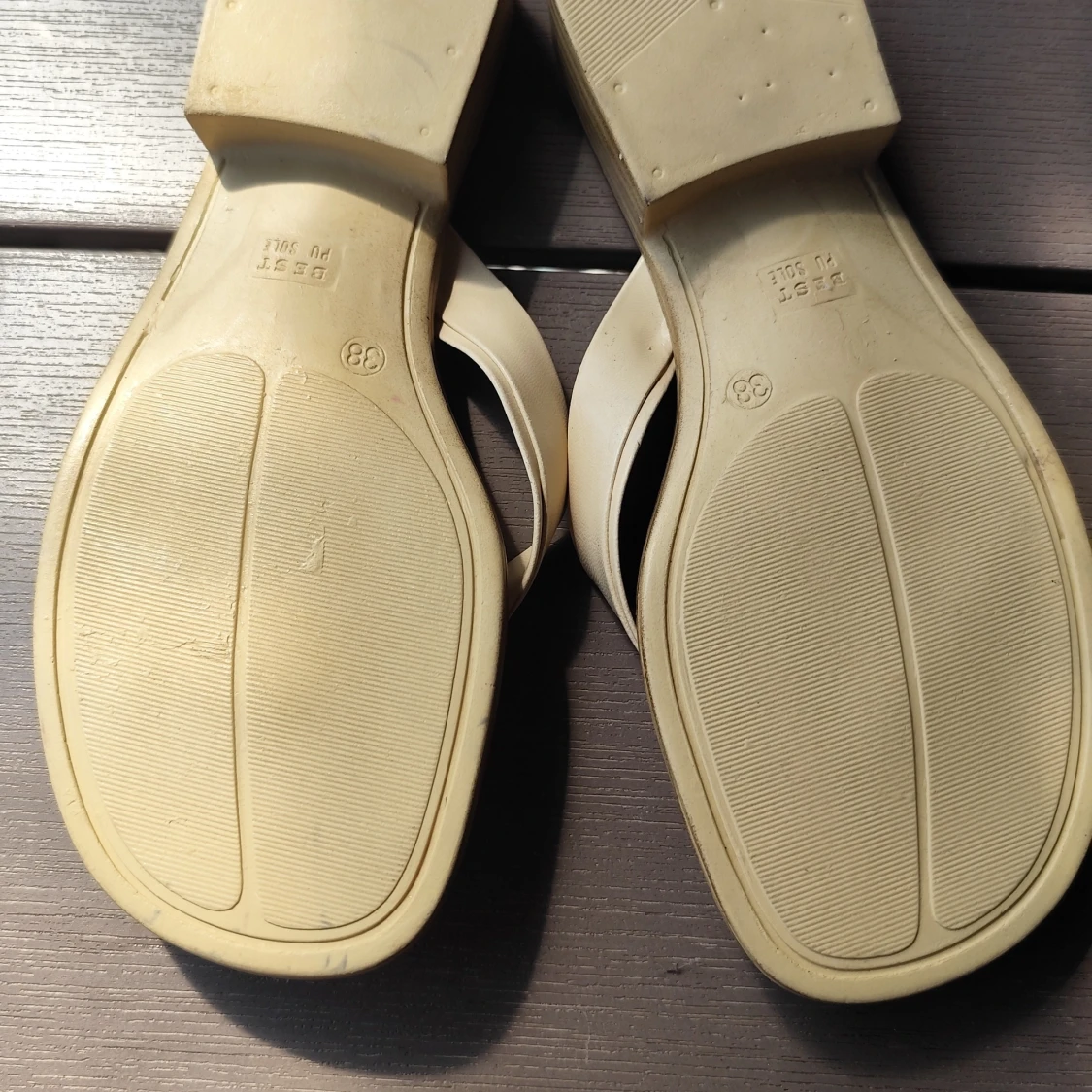 Beige sandaler med fyrkantig tå - 1