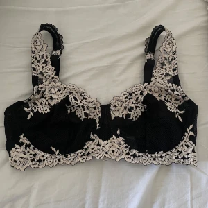 Intimissimi  - Helt ny bh från intimissimi, passade ej och returnerade inte i tid, endast testad! Kan möta upp i Stockholm !!!