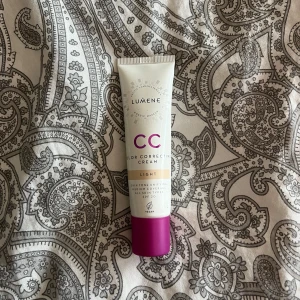 Lumene CC cream - Lumene cc cream i färgen light. Endast testad 1 gång.