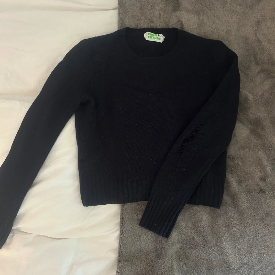 Svart stickad tröja från From Future