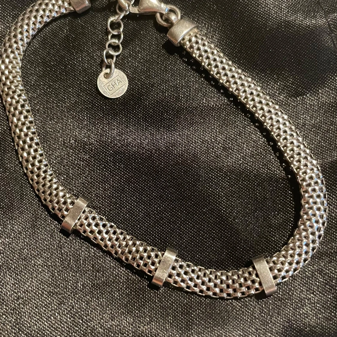 Silverfärgat armband från GHA