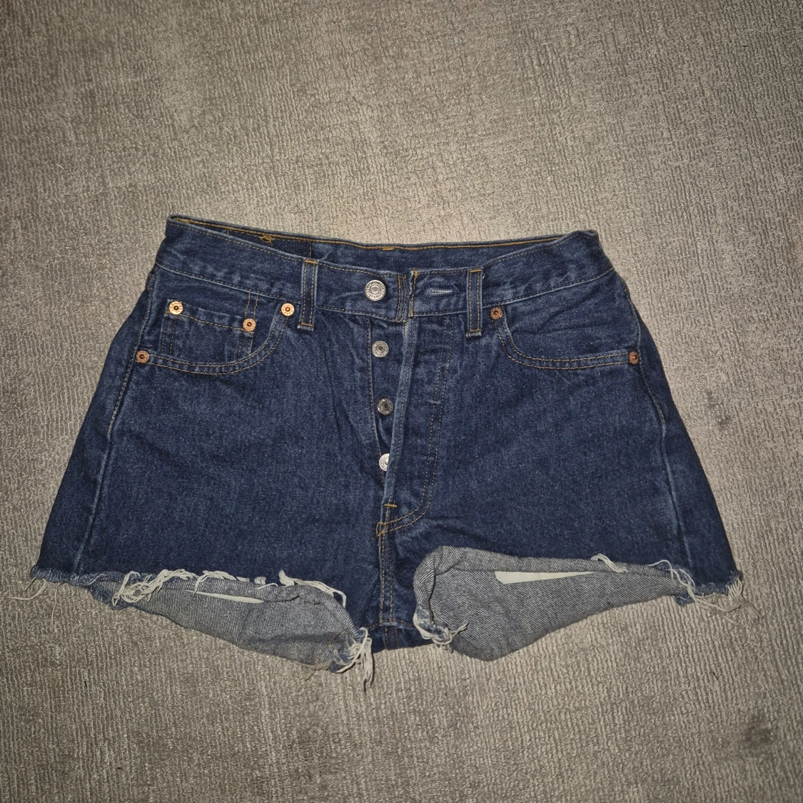 Levi's 501 mörkblå jeansshorts