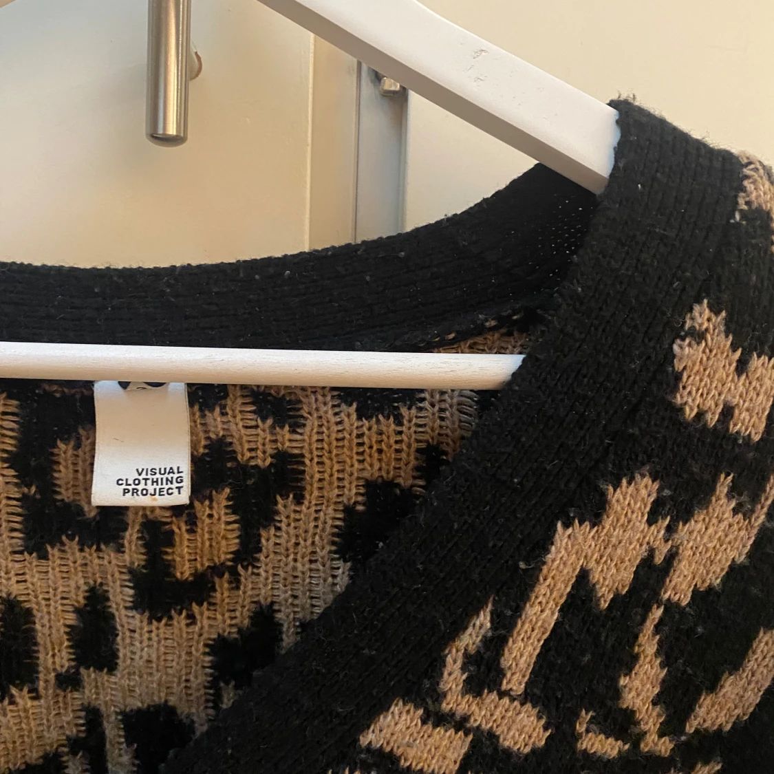 Leopardmönstrad kofta från Visual Clothing Project - 3