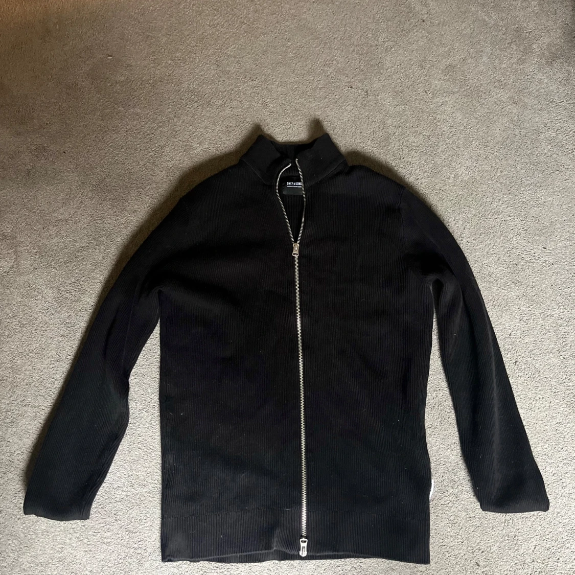 Svart stickad kofta med dragkedja från ONLY & SONS - 3