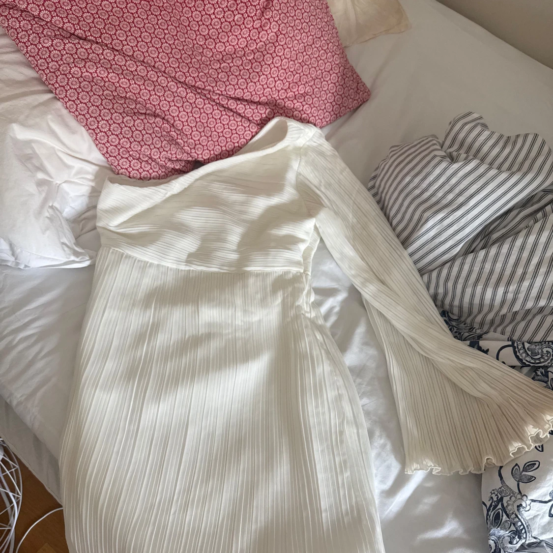 Vit långärmad klänning från Dry Lake - 1