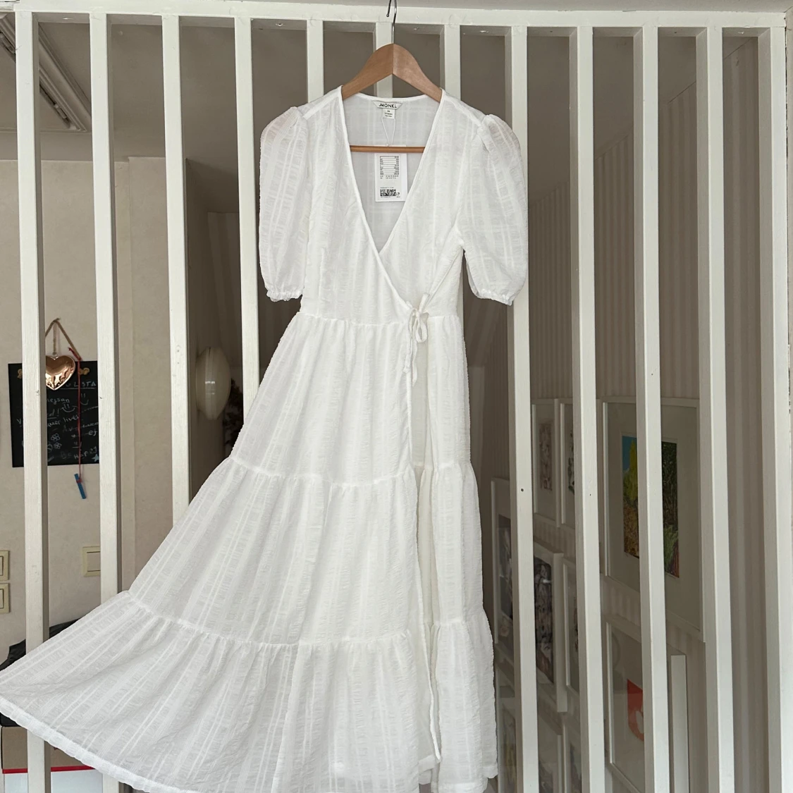 Vit dubbelomlottklänning - 1