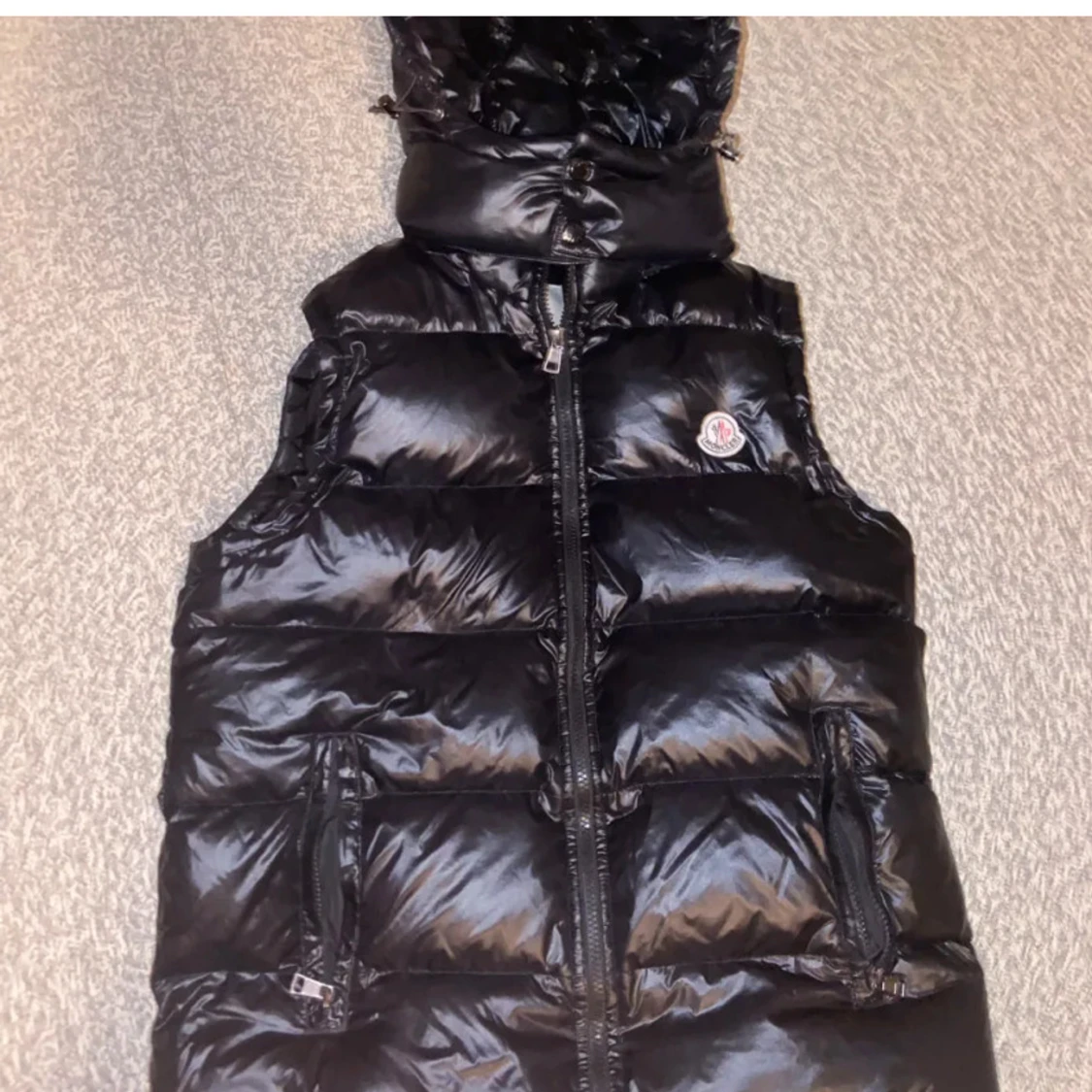 Svart dunväst från Moncler
