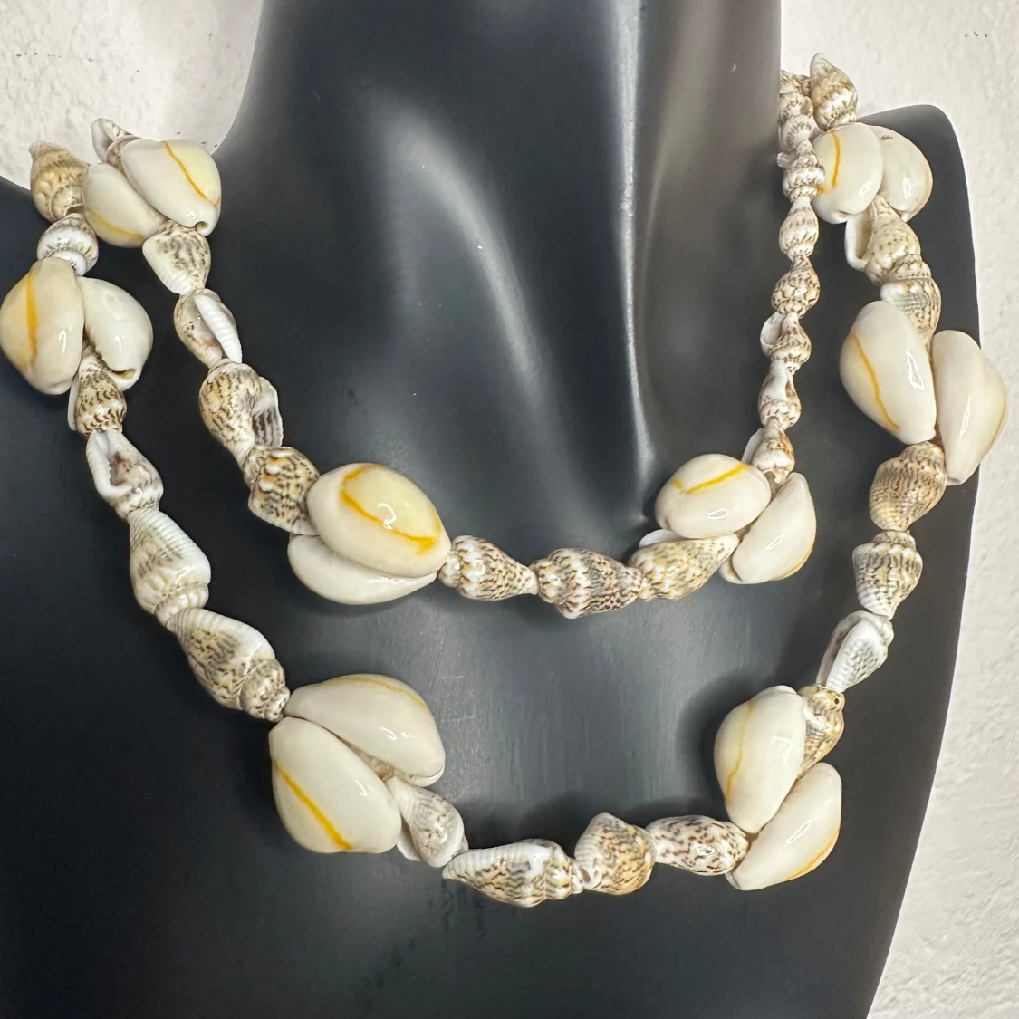 Vintage snäckhalsband – Retrofynd direkt från 70-talet för strandinspirerad bohostil - 2