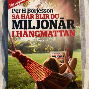 Så här blir du miljonär i hängmattan - En inspirerande bok för dig som vill lära dig om ekonomi och investeringar på ett avslappnat sätt. Perfekt för unga vuxna som vill ta kontroll över sin framtid och bygga en förmögenhet utan stress.