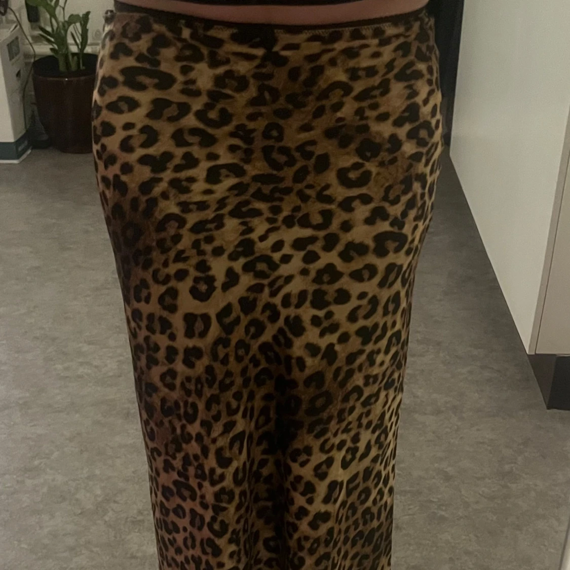 Leopardmönstrad långkjol från Neo Noir - 1