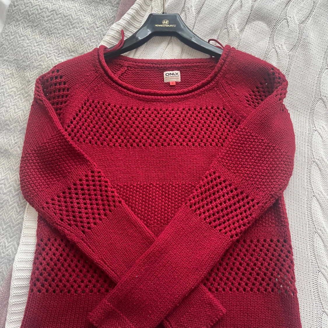 Vinröd stickad tröja från ONLY