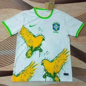 Vit Brasilien fotbollströja med gula fåglar - Pris kan diskuteras vid snabb affär 