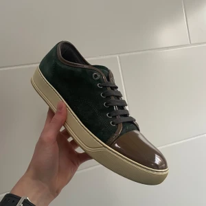 Lanvin skor - Hej! Säljer nu dessa svin feta lanvin skor. Skorna är i mycket fint skick! Har begränsat antal boxar och dustbag. Hör av dig vid frågor