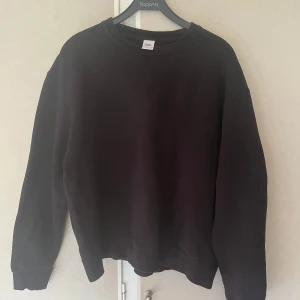 Zara sweatshirt - Zara sweatshirt i storlek XL. Fint skick sparsamt använd. Vid frågor skriv