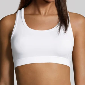 Vit sport-BH från Casall - En klassisk sport-BH från Casall, framtagen för högintensiv träning. Den är tillverkad i ett mjukt mikromaterial med effektiv fukthantering och ett elastiskt, fodrat bröstband för extra stöd och bekväm passform. Brottarryggen ger optimal rörelsefrihet åt axlarna och försedd med ventilerande mesh för god luftcirkulation. Ordinarie pris: 549kr‼️