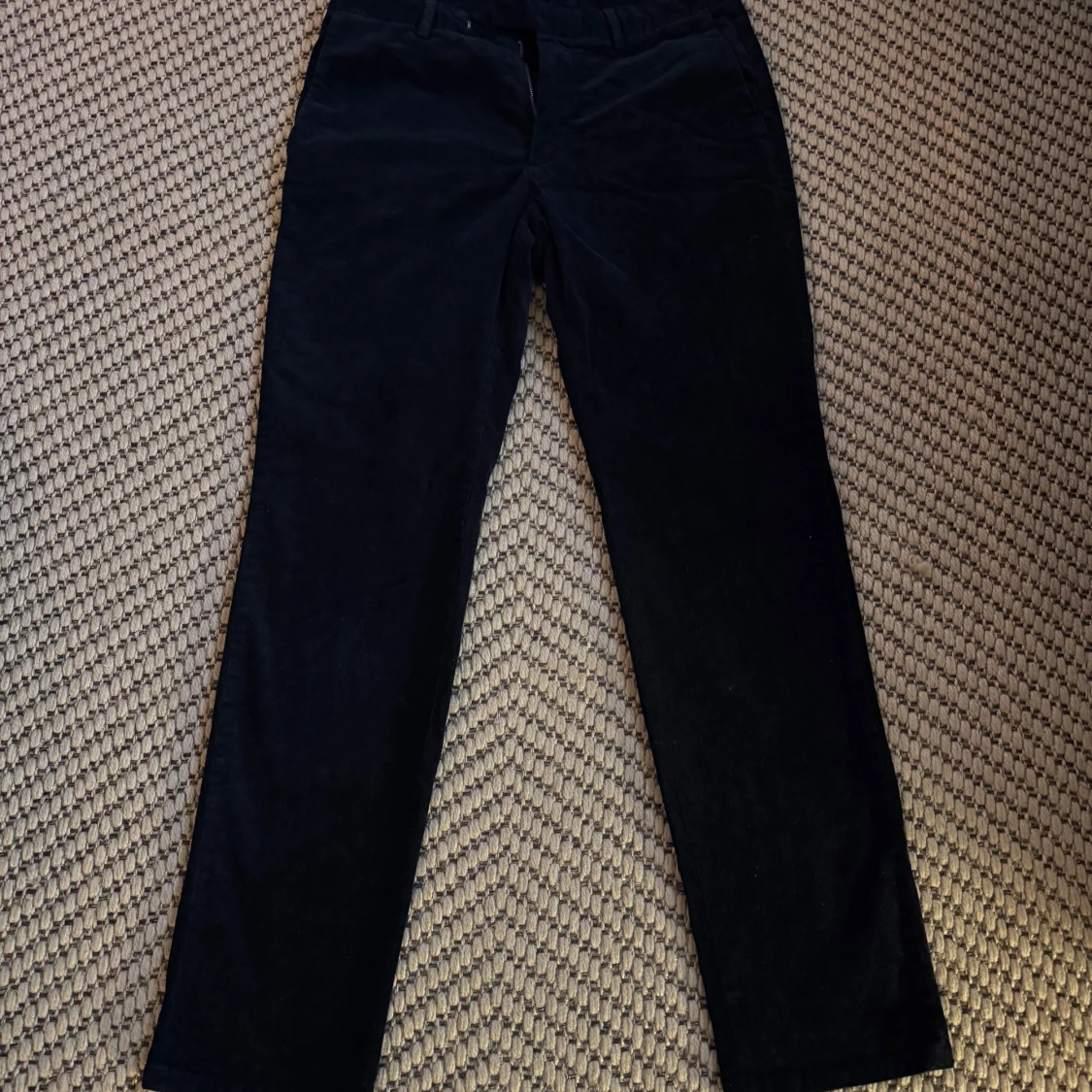 Svarta manchesterbyxor från Massimo Dutti