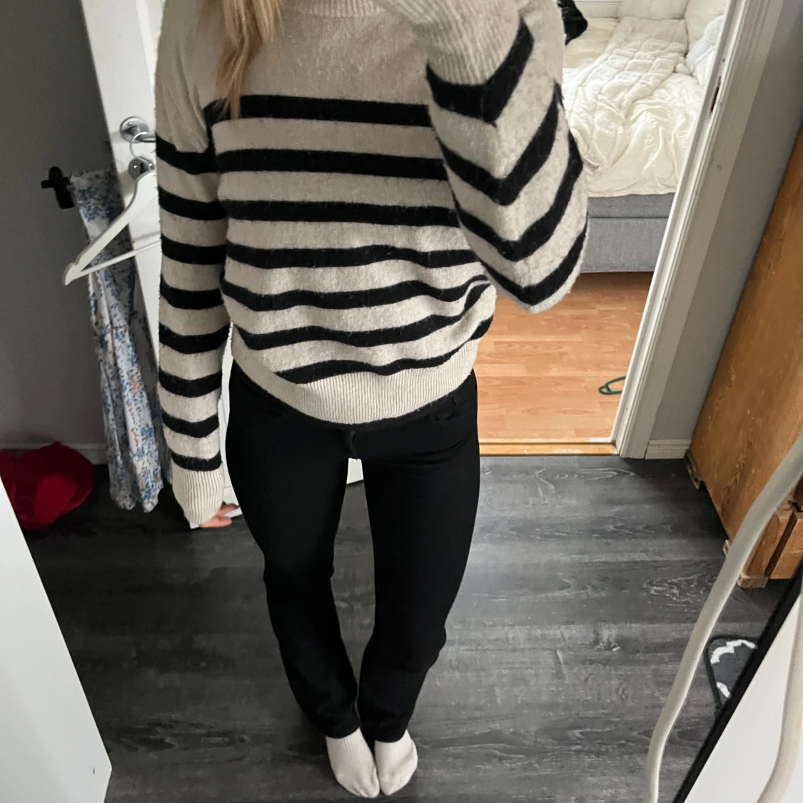 Beige och svart randig stickad tröja från H&M