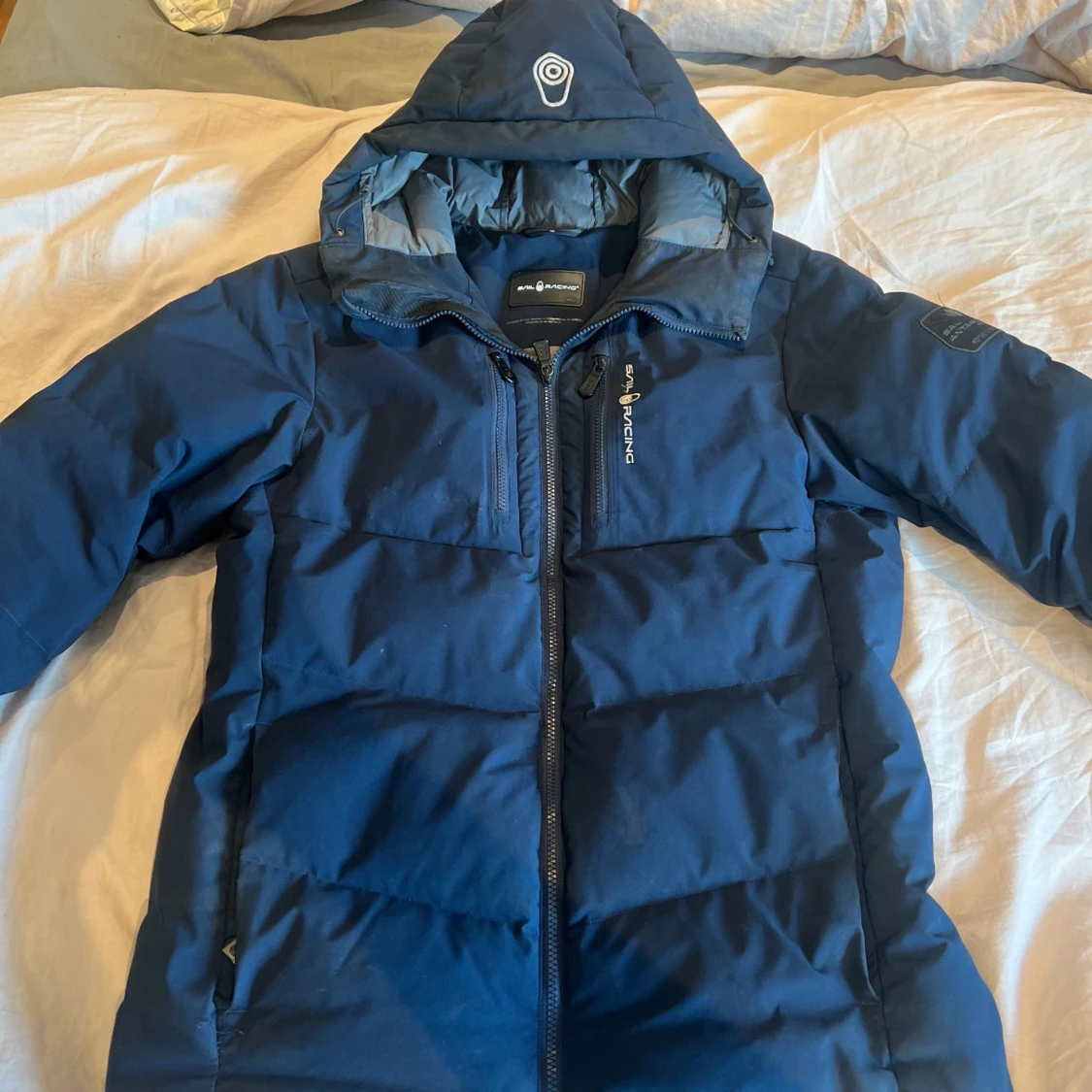 Blå pufferjacka från Sail Racing