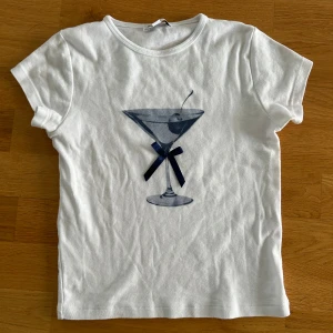 subdued baby tee - nyskick! skriv vid funderingar 💞