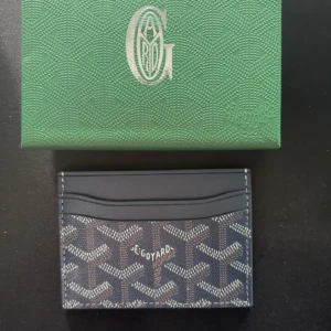 Plånbok  - Tja, säljer min mörkblåa plånbok skriv gärna vid funderingar inte ÆǨȚÁ