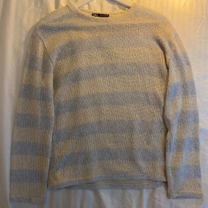 Randig tröja - Super söt randig stickad tröja från Zara, perfekt inför sommar 