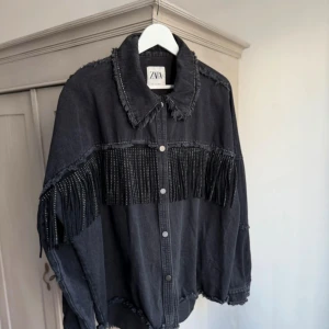 Söker från ZARA storlek M-L - Söker denna skjorta från ZARA i strl M eller L. 