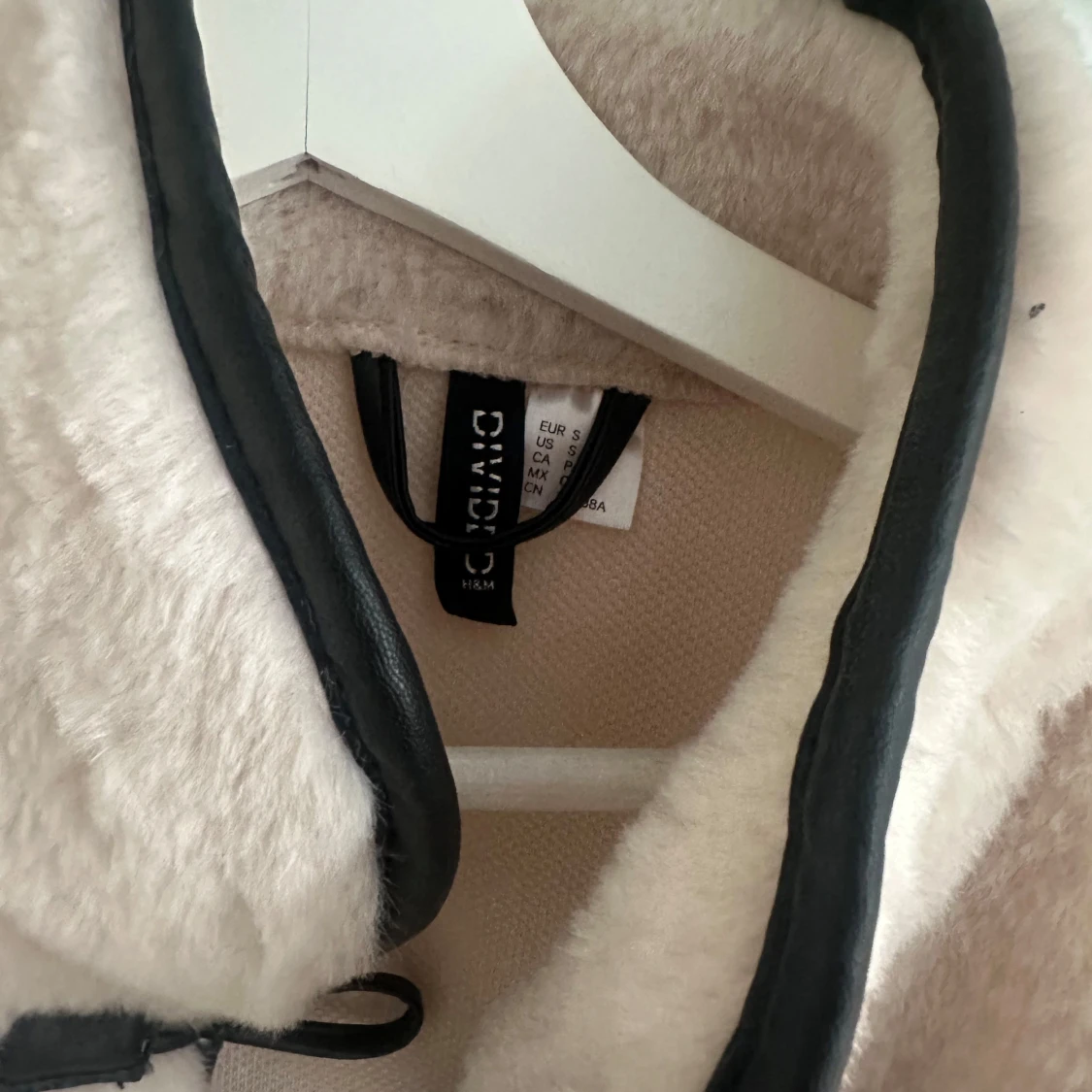 Beige teddyjacka från H&M - 1