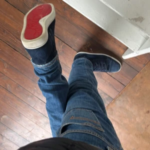 Christian loubutins  - Intresskol på ett par loubs. Äktahets bevis finns. Allt OG finns🤝 sumtsig sula men jag kan tvätta om frågad