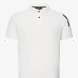 Vit pikétröja från Sail Racing - . Knappt Använd, nypris:900