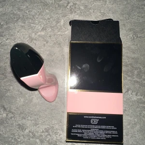 Good Girl Blush Parfym från Carolina Herrera - Säljer helt ny elegant parfymflaska från Carolina Herrera. Doften heter Good Girl Blush och är inte använd.