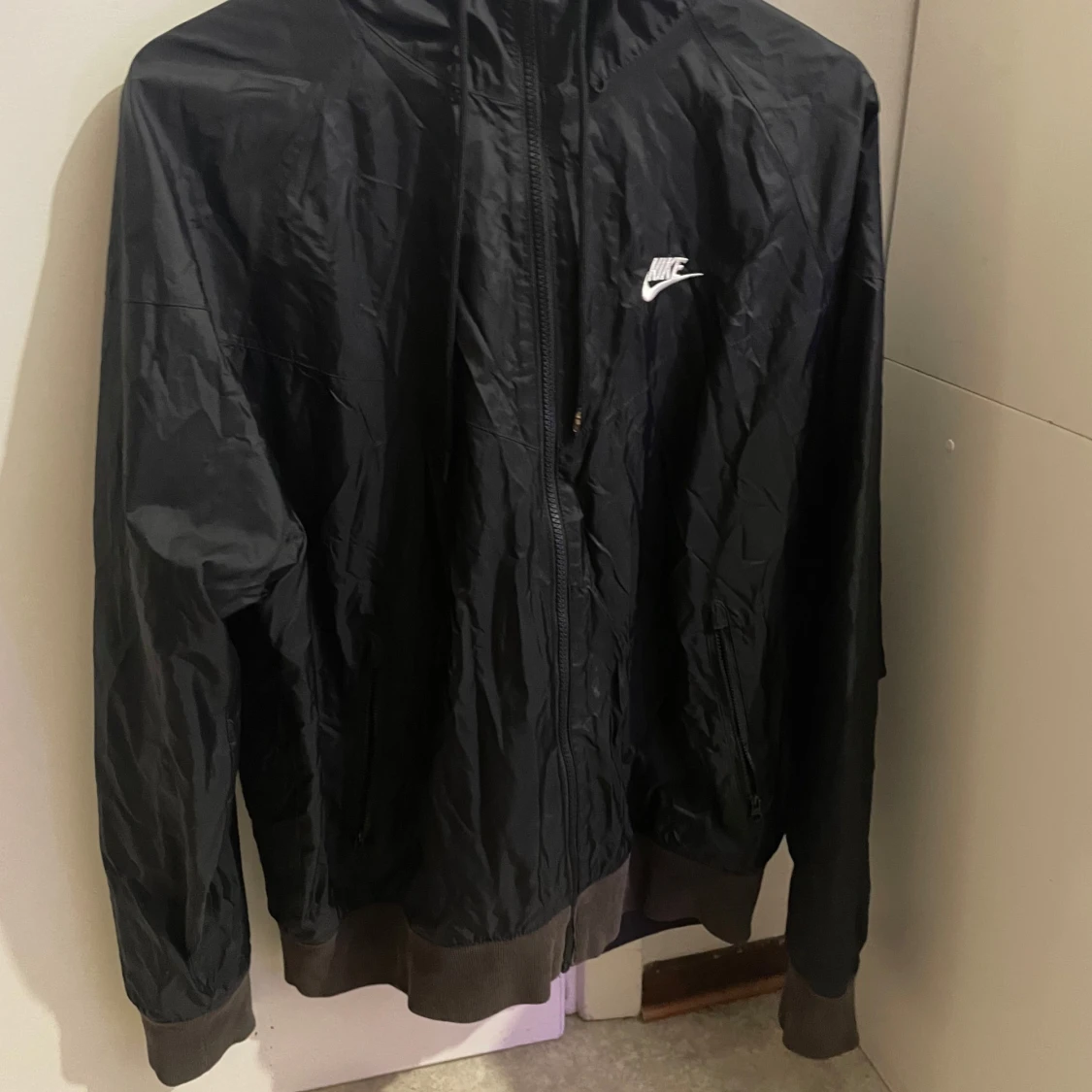 Svart vindjacka från Nike