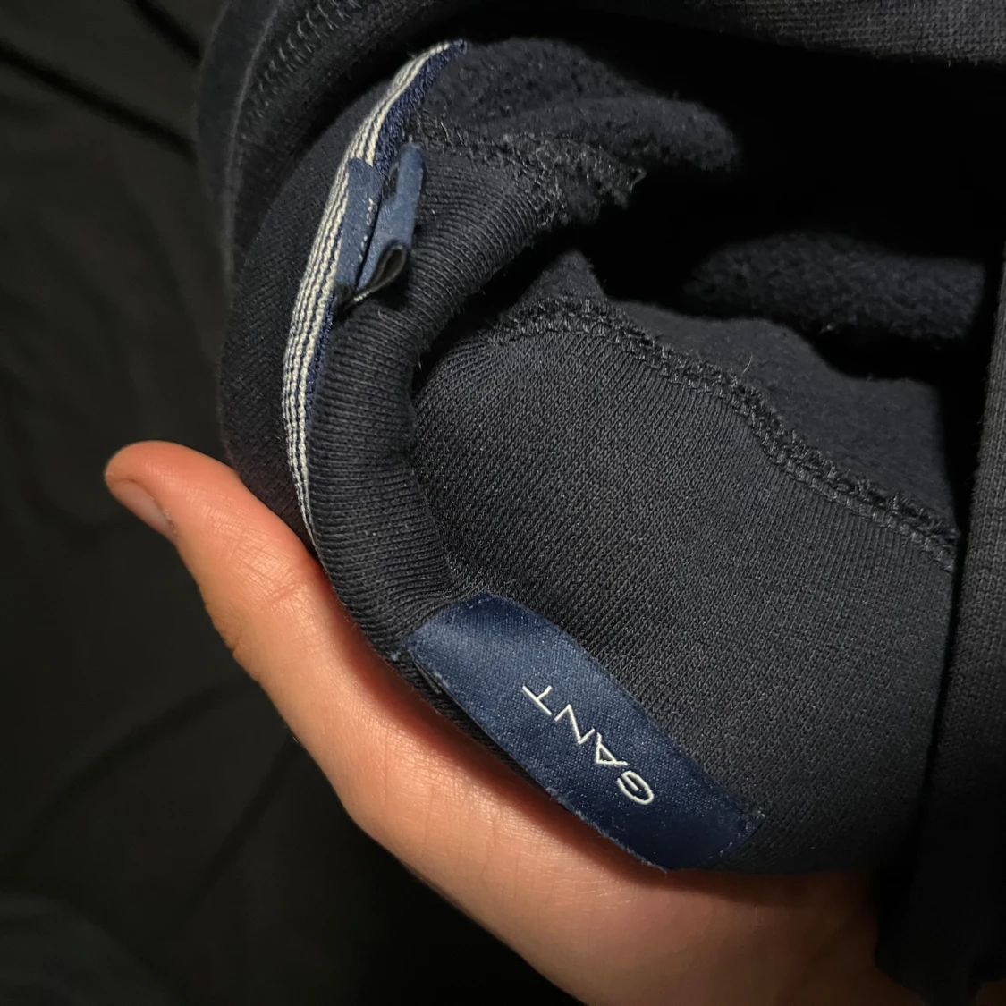 Svart hoodie från GANT - 2