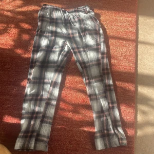 Pyjamasbyxor  - Säljer ett par bekväma pyjamasbyxor från lager 157. Storlek xs. Bra skick . 