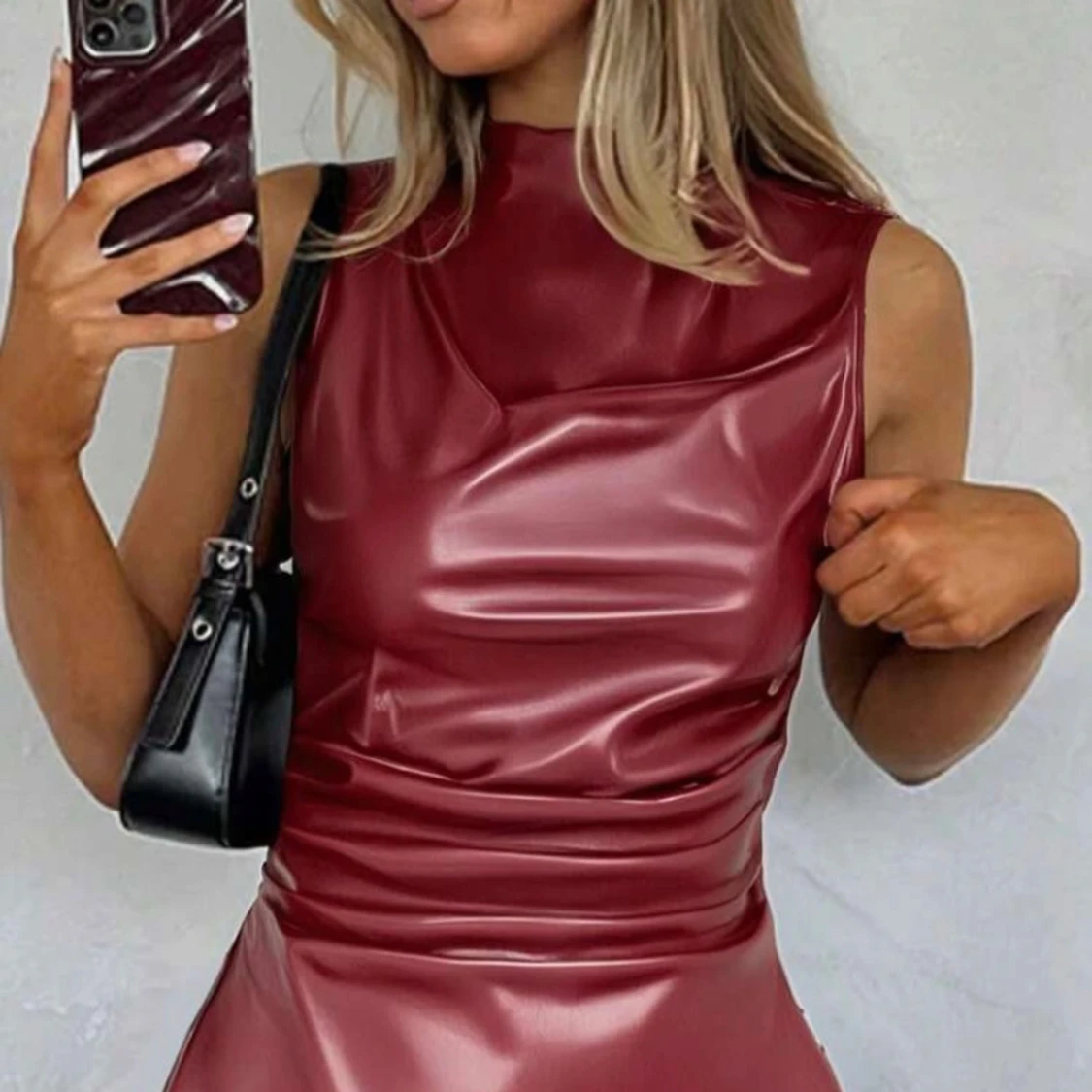 Vinröd ärmlös topp