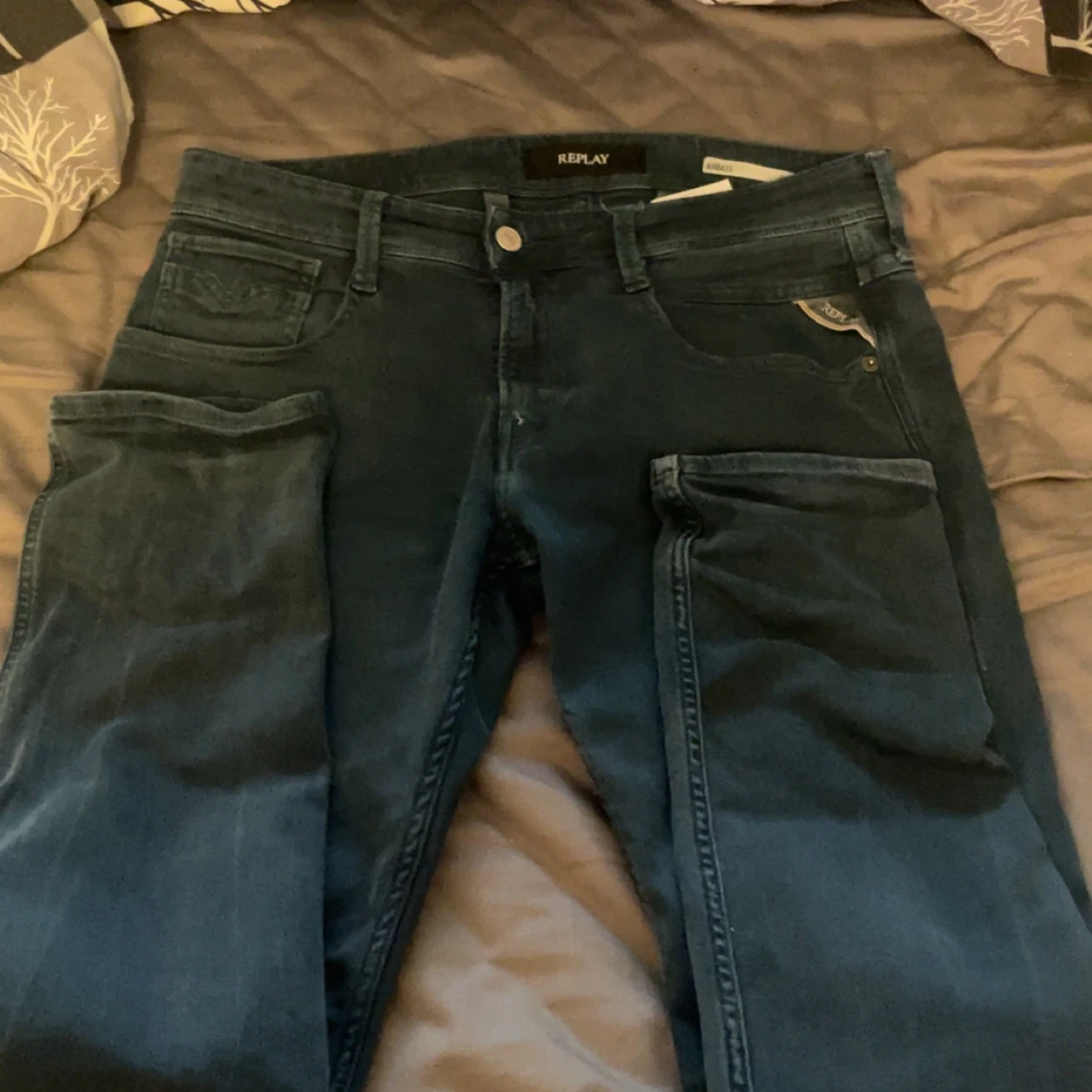 Mörkblå jeans från Replay