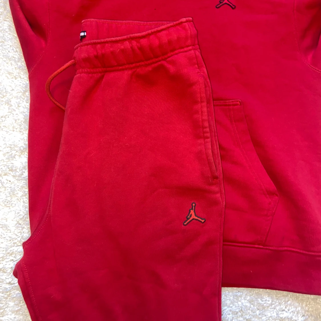 Röd hoodie från Jordan - 2