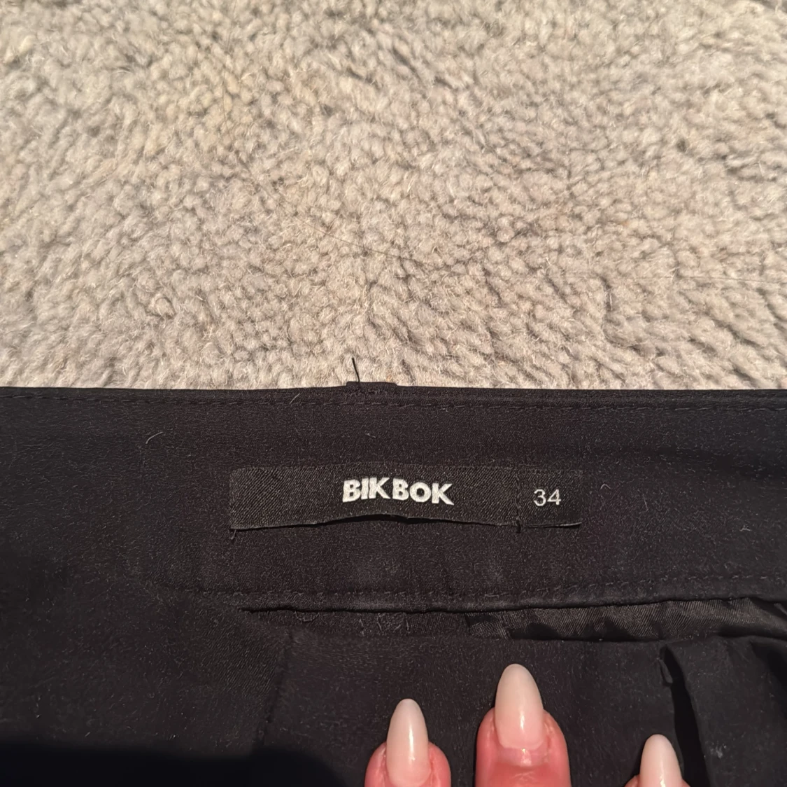 Svarta kostymbyxor från BikBok - 1