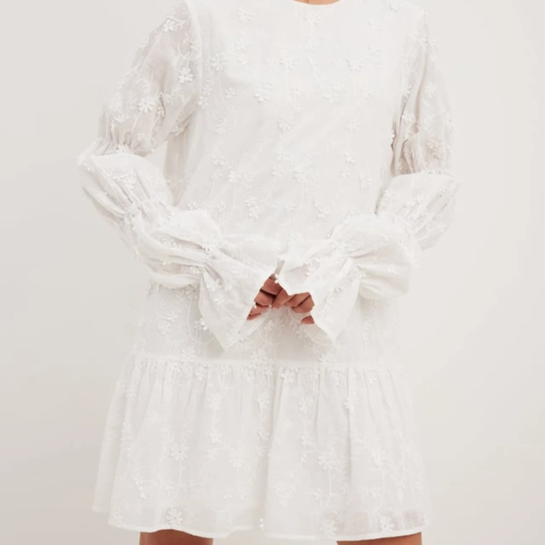 Vit blommig klänning  - 2