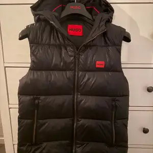 Fräsch Hugo boss väst, 10/10 skick!