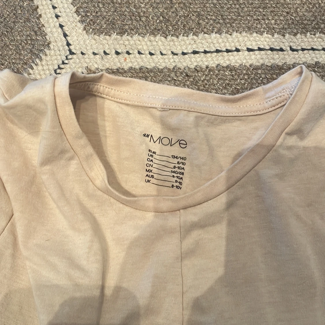 Beige kortärmad topp från H&M Move - 2