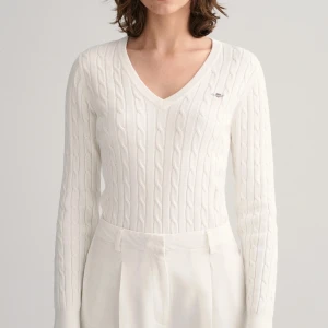 Tröja  - Kabelstickad tröja från GANT. Liten i storleken så passar S. Nypris 1600kr. Köparen står för frakten. Pris kan diskuteras vid snabb affär!