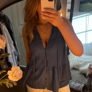 Blå ärmlös blus - Superfin blus i nyskick från pull and bear💙jättefin till sommaren!!