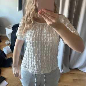 Vit topp från Zara - Storlek 11-12 passar även mig som är xs-s 😊💞