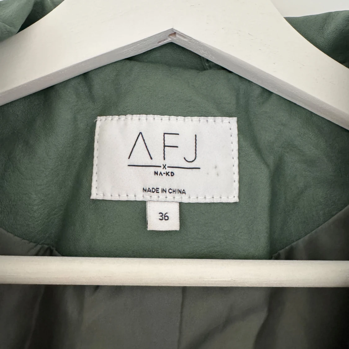 Grön jacka från AFJ x NA-KD - 1